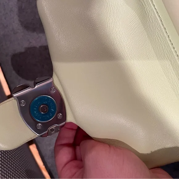 SOLD Coach pillow tabby mini - lime green - Picture 9 of 9